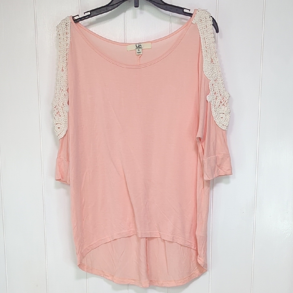 ♥️5/$25 Pink Lace Cold Shoulder